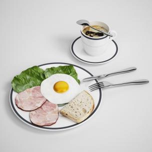 煎鸡蛋、牛肉片、面包和蔬菜早餐食物组合