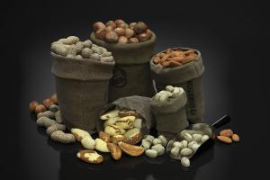 麻袋装花生、开心果、板栗、扁桃仁食物食品