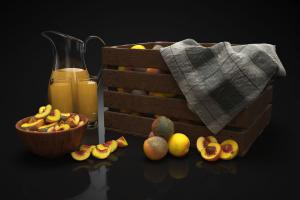 橙汁饮料壶杯组合、切开的水果、果盘