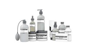 卫浴间化妆品、护肤品、洗发水和沐浴露