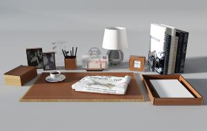 桌面台灯、书籍、文具、笔筒装饰品