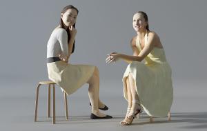 聊天的两个女人 人物