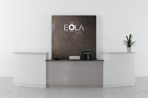 现代两边高中间低的前台接待台