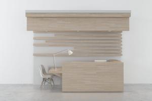 延伸写字台的实木前台接待台和背景墙