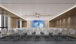 L型灯带设计的报告厅