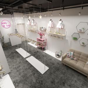 以黑白灰为背景的童装服装店