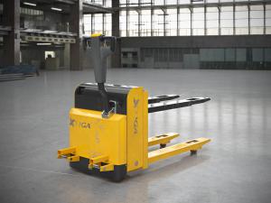 黄色移动货物的叉车