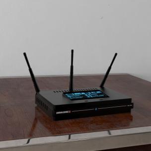 黑色的无线网络路由器