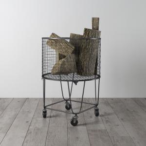 装木材带滑轮的工业风置物架