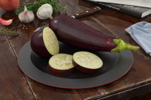 切开的紫茄子食品食物