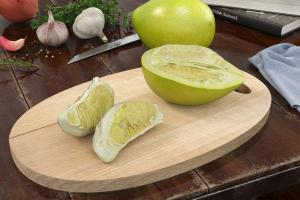 水果之切开剥好的柚子