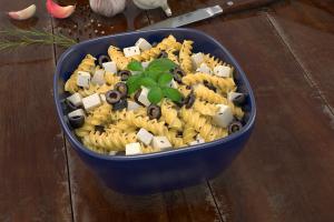 紫色碗里的螺旋意大利面食物