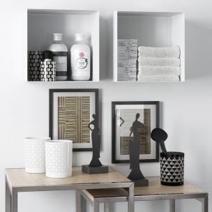 卫生间墙面收纳洗浴用品