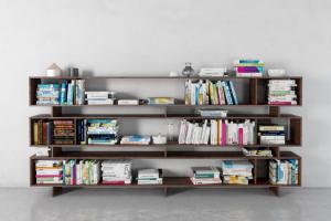 三层拼接实木长方形书架、书籍