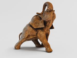 仰鼻长啸的大象根雕