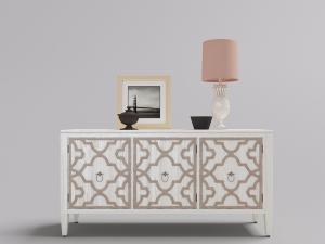 简欧带原始木纹理的白色装饰柜、台灯