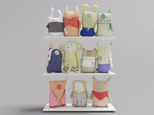 放置在板色隔板上的儿童布偶玩具