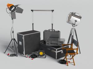 摄影灯、带滑轮的收纳箱和折叠坐凳摄影设备