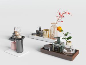 放在木盘里的化妆品、卫浴小件