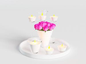 圆形托盘里的花瓶花卉、烛台饰品摆件