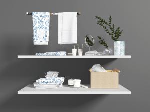 现代白色隔板上的卫浴小件