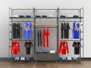 工业风金属货架、衣架和衣服