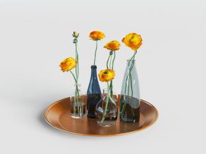 花瓶花卉、铜色托盘