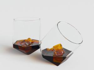 有冰块的可口可乐饮料玻璃杯子