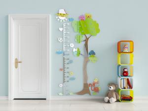 现代北欧玄关彩色收纳架、身高尺寸墙饰和平开门