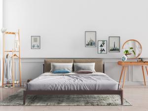 北欧实木双人床、梳妆台和衣架