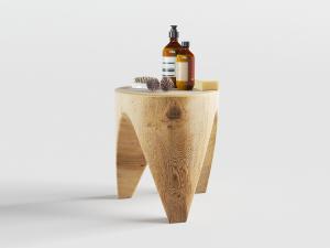 北欧实木凳上的卫浴小件