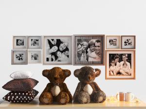 现代儿童玩偶小熊玩具和照片墙