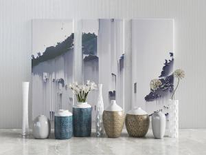 中式蓝色、藤编纹理的陶瓷器皿和花瓶花卉