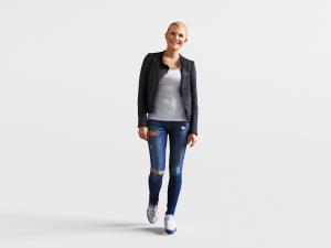 正在走路的女人