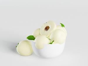 装在白色碗里的冰激凌球