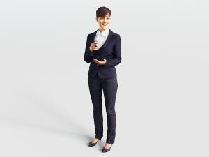 说话微笑的女人