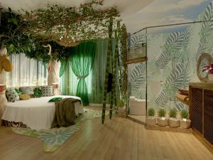 后现代森林主题酒店客房