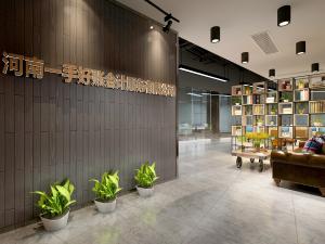 工业风公司形象墙接待休息区