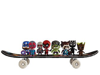 滑板上的游戏动漫卡通人物