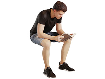 坐着看书的男人