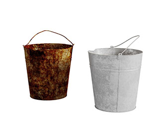 生锈的铁皮白铁水桶