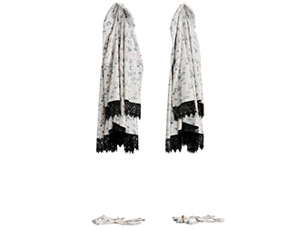 挂在墙上的围巾