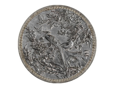 中式花鸟雕刻的做旧圆形挂件