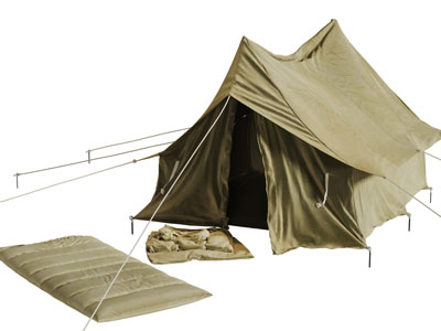 一定破旧的布艺帐篷