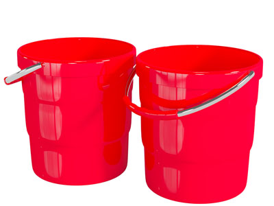 红色的水桶生活用品