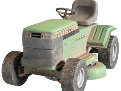 一辆破旧的拖拉机