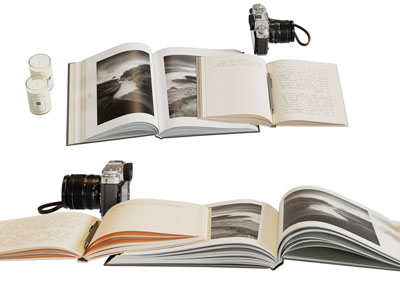 现代翻开的书籍