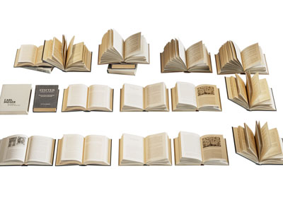 现代翻开的书籍