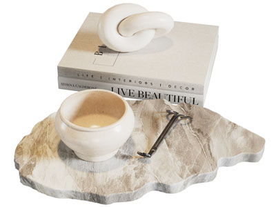 现代书籍、装饰品摆件组合