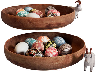 现代放在盘子里的彩蛋摆件